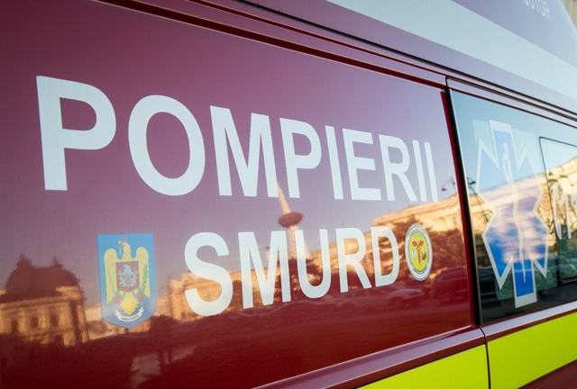 București: Intervenția pompierilor la un fast-food din cauza unui „miros potențial periculos”/ S-a constatat că sursa era un rezervor de colectare/ Personalul a refuzat să evacueze până la determinarea cauzei