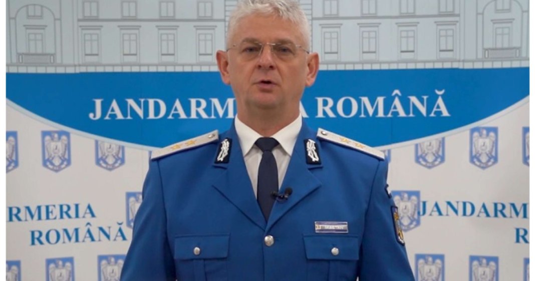Conducătorul Jandarmeriei Române și-a prezentat scuzele publice în urma sancționării organizatorului marșului de comemorare a victimelor Colectiv. Conducătorul Jandarmeriei Române și-a prezentat scuzele publice în urma sancționării organizatorului marșului de comemorare a victimelor Colectiv.