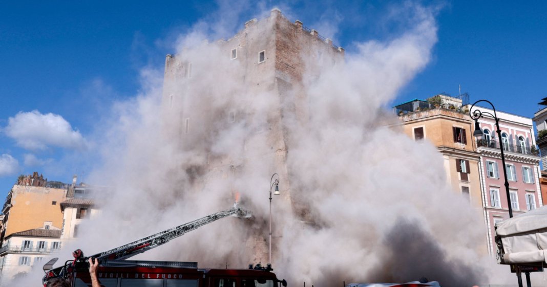 Colapsul parțial al Turnului medieval Torre dei Conti din Roma în timpul lucrărilor de renovare: un muncitor spitalizat