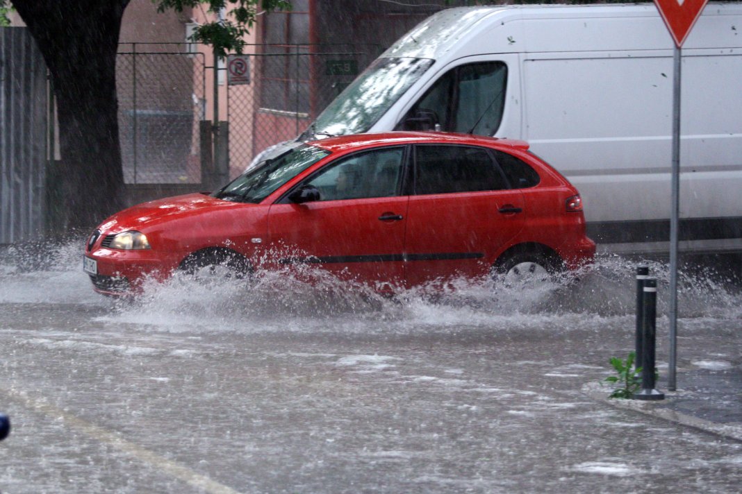 Vreme extremă în România: precipitații, lapoviță și zăpadă. Avertizare galbenă în 8 județe