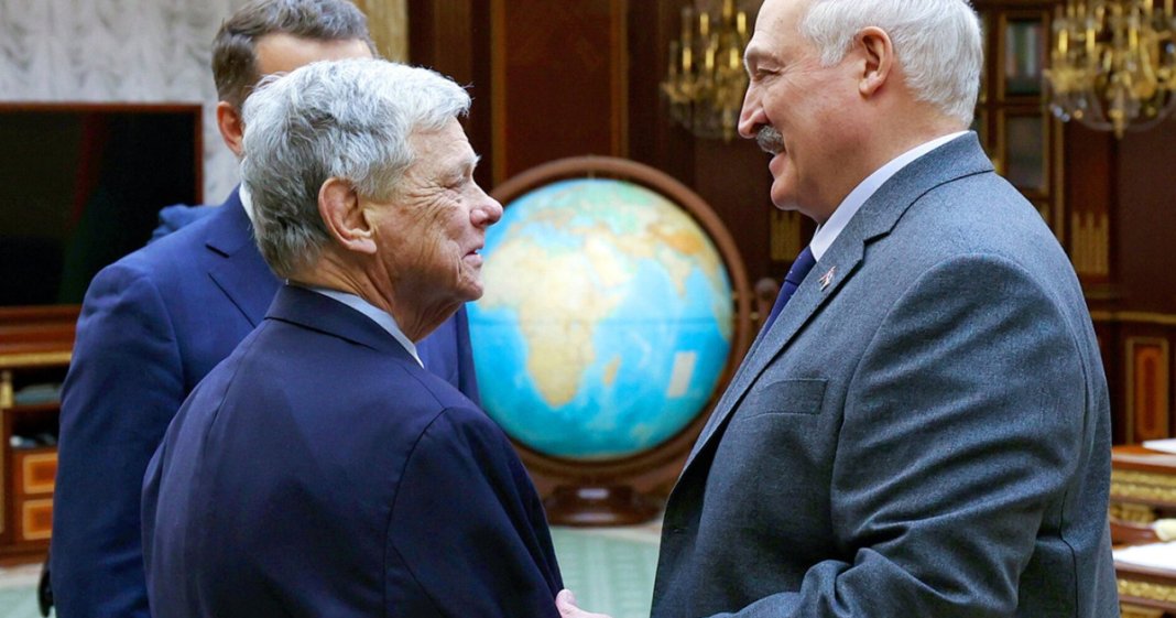 Din spatele ușilor închise ale negocierilor dintre SUA și Belarus: Lukașenko și bogățiile sale - detinuții politici și vodka.