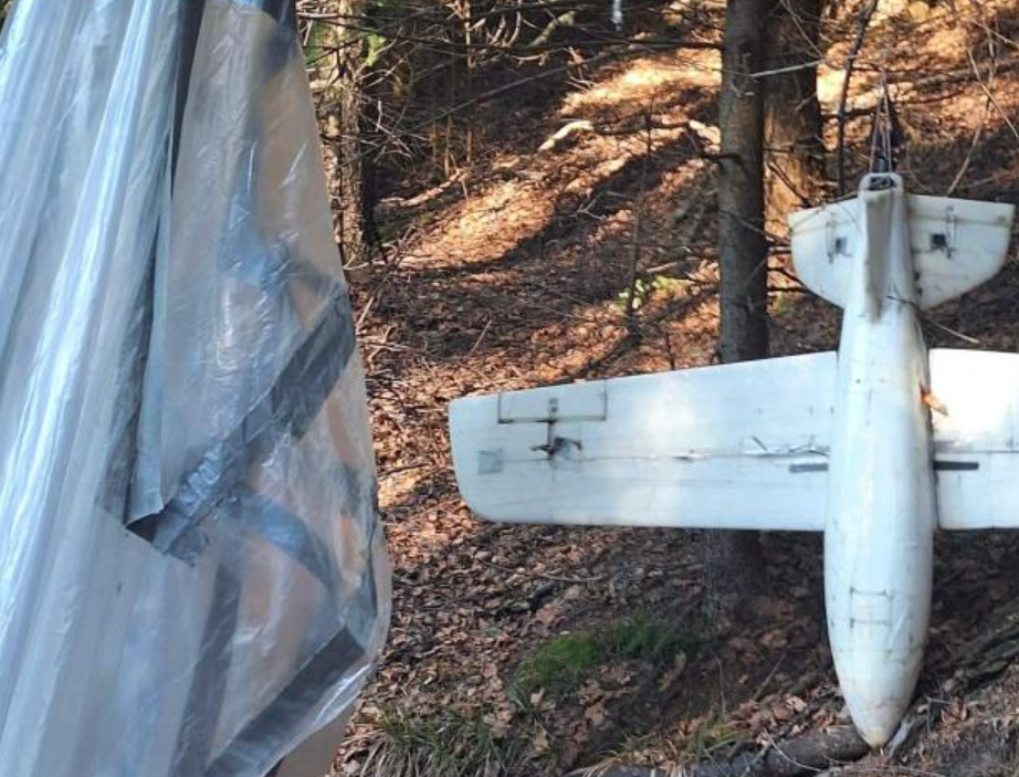 Dronă căzută cu parașută în pădurea din județul Argeș. Autoritățile în stare de alertă