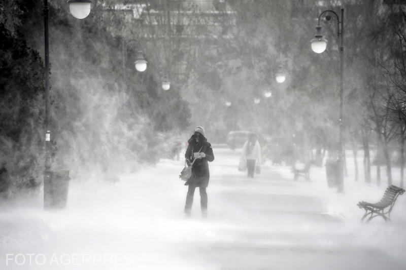 Trei alerte meteologice pentru zilele ce urmează: ninsoare, frig intens, polei și vânt puternic. Regiunile vizate de cod portocaliu și galben.