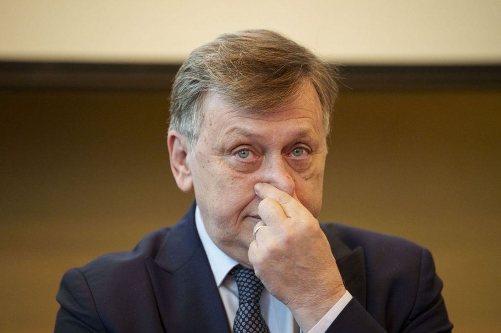 Crin Antonescu, critic dur față de președinte și prim-ministru: 