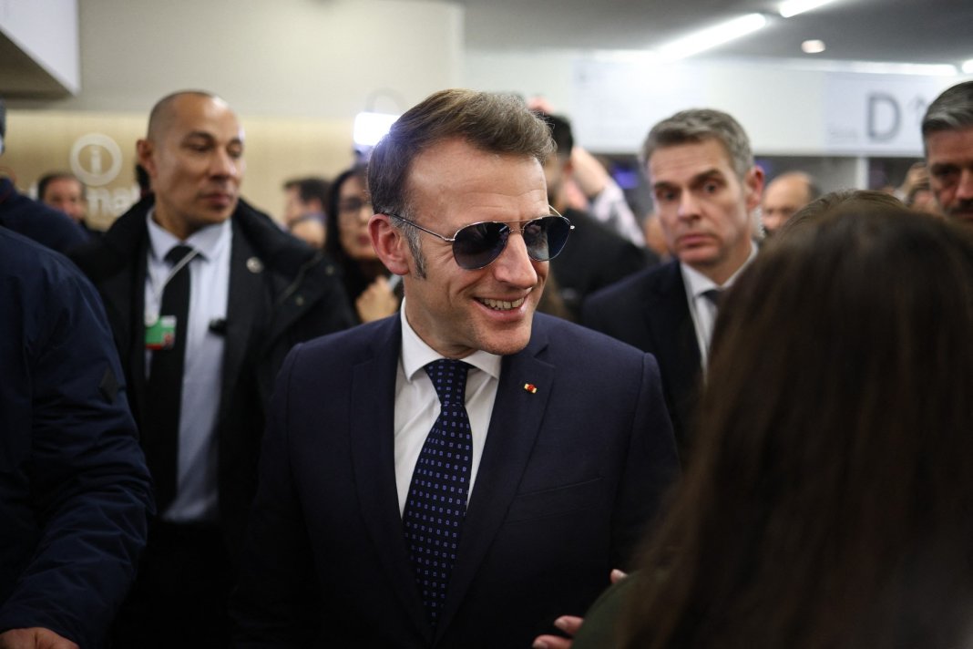 Emmanuel Macron șochează la Davos: Rațiunea pentru care a apărut pe scenă purtând ochelari de soare