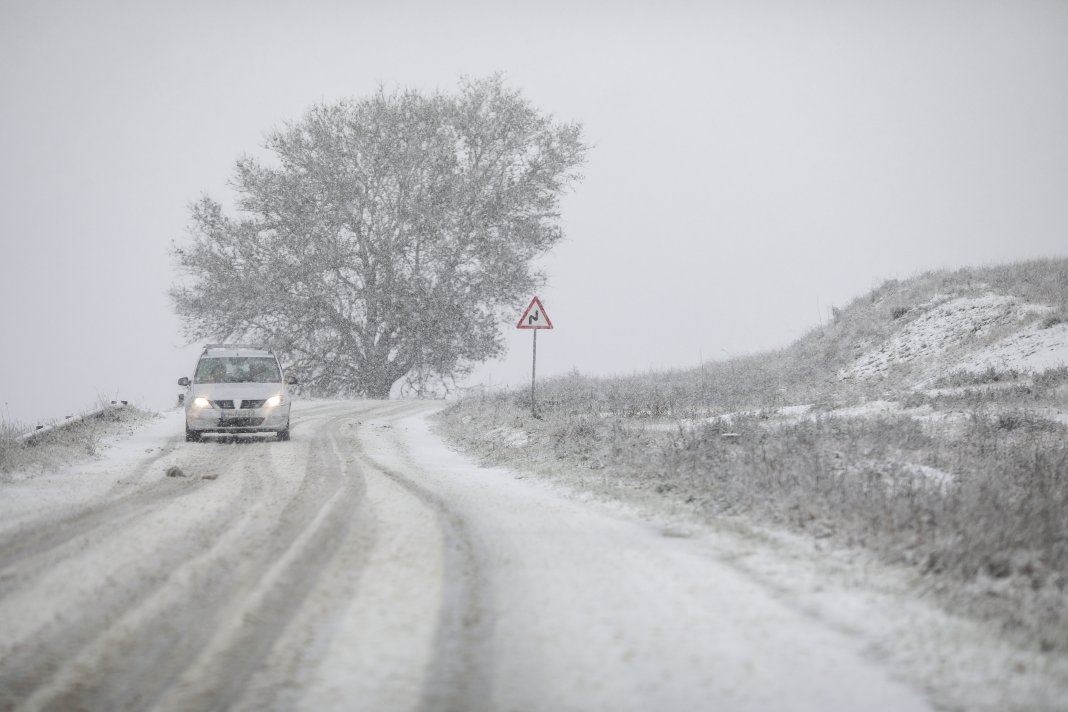Restricții de trafic pe DN 1. Ninsori și condiții de iarnă în 19 județe.