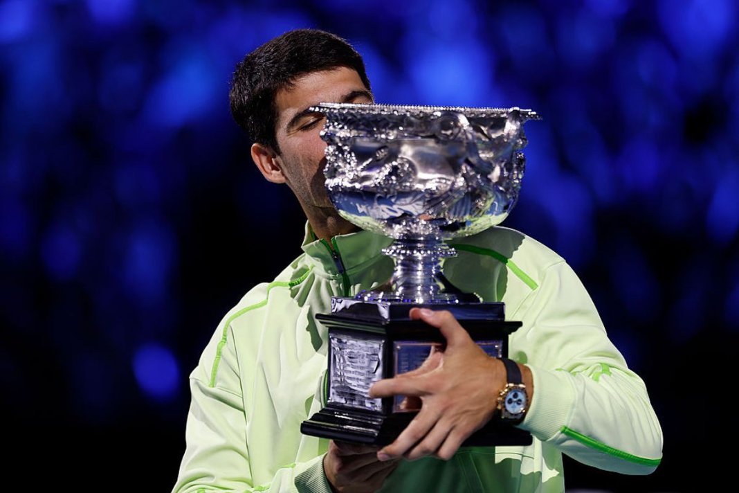 Carlos Alcaraz îl înfruntă pe Novak Djokovic 2-6, 6-2, 6-3, 7-5. Campion pentru prima dată la Australian Open