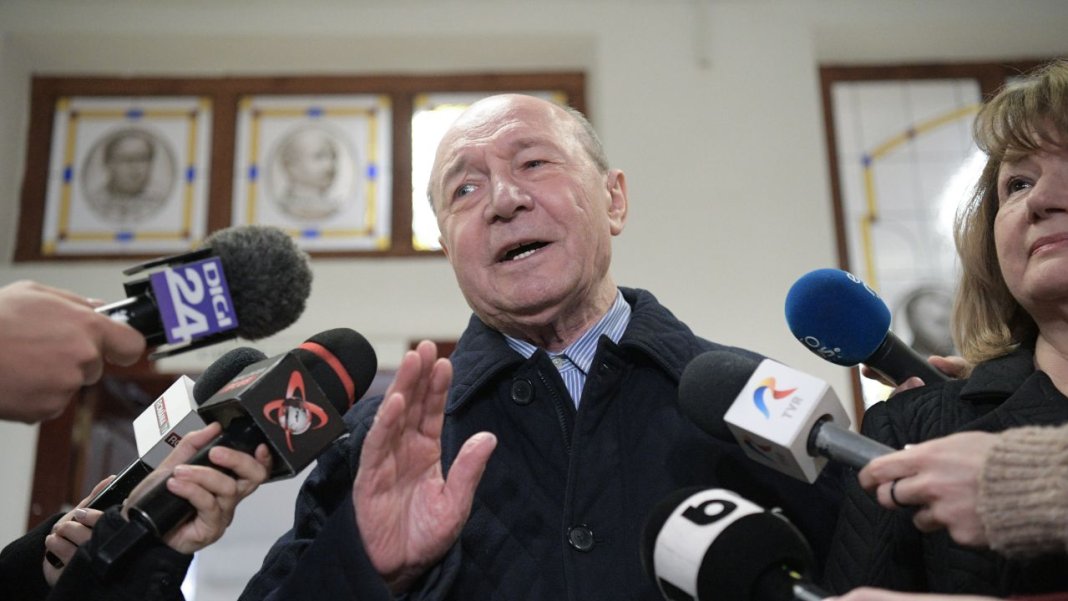 Traian Băsescu: 