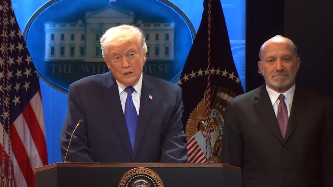 Trump declară un tarif „internațional” de 10% după ce Curtea Supremă a abrogat taxele vamale.