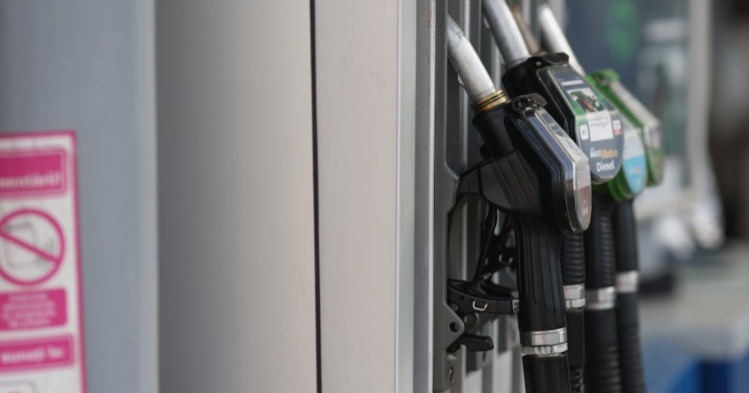 Conținutul actului normativ referitor la carburanți: Executivul impune limitarea marginilor comerciale și interzice exporturile. Până...