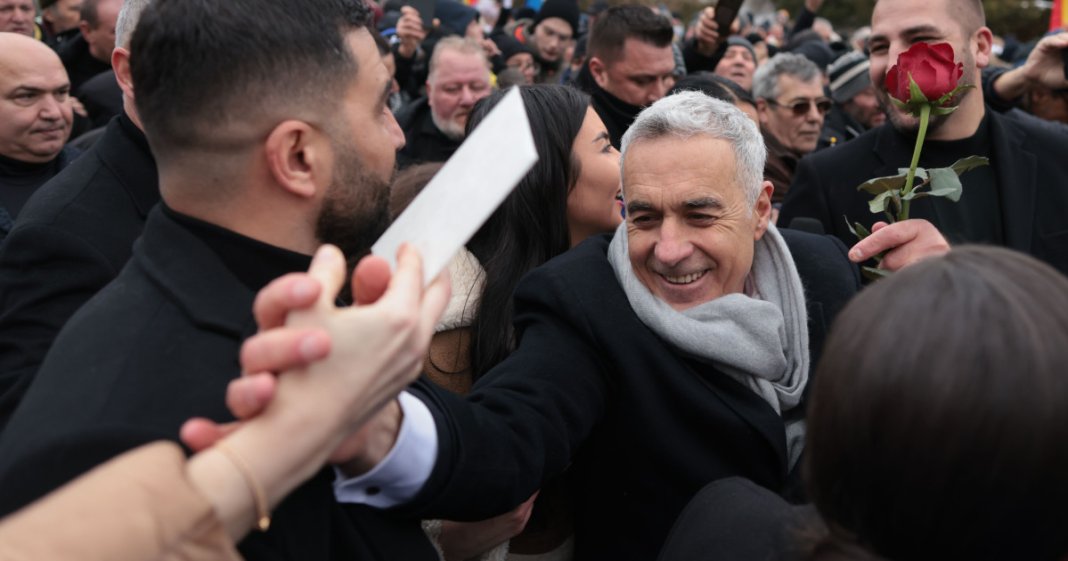 „Dumnezeu ne sprijină pe toți”. Călin Georgescu nu a mai încasat salariul de la Universitatea din Pitești din...