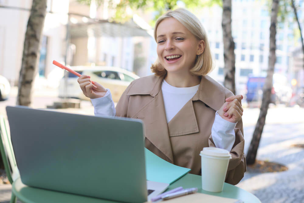 Ce joburi online pot fi practicate fără diplomă de facultate?