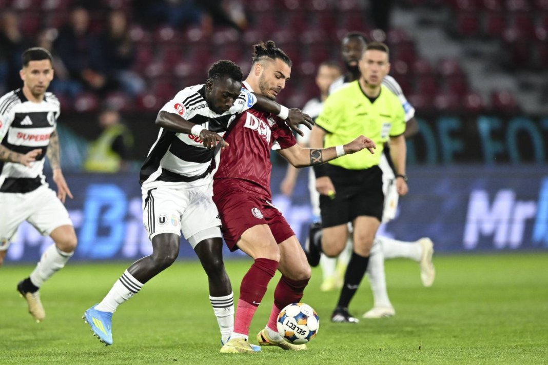 Acuzații în urma meciului CFR Cluj - U Cluj: „Kovacs a fost influențat de VAR să nu ofere!”