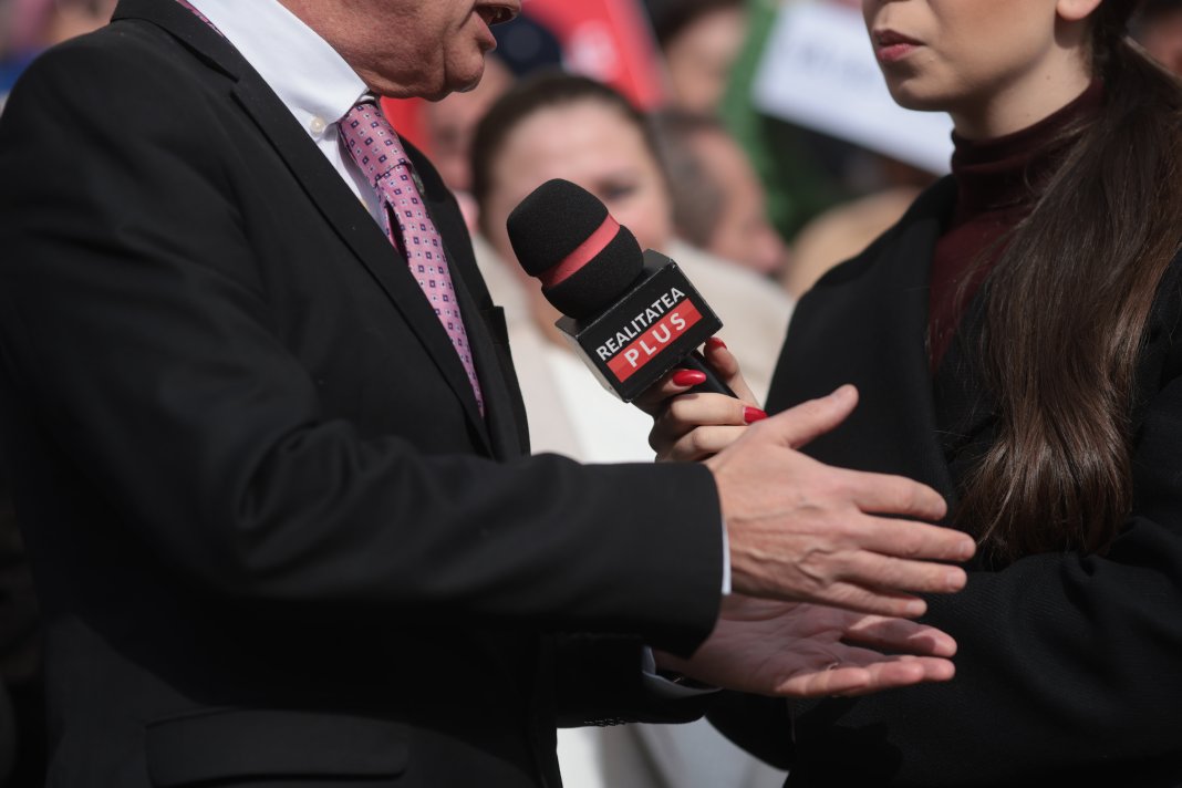 BREAKING: Realitatea Plus may resume its broadcasts. The Bucharest Court of Appeal has put the CNA decision on hold.