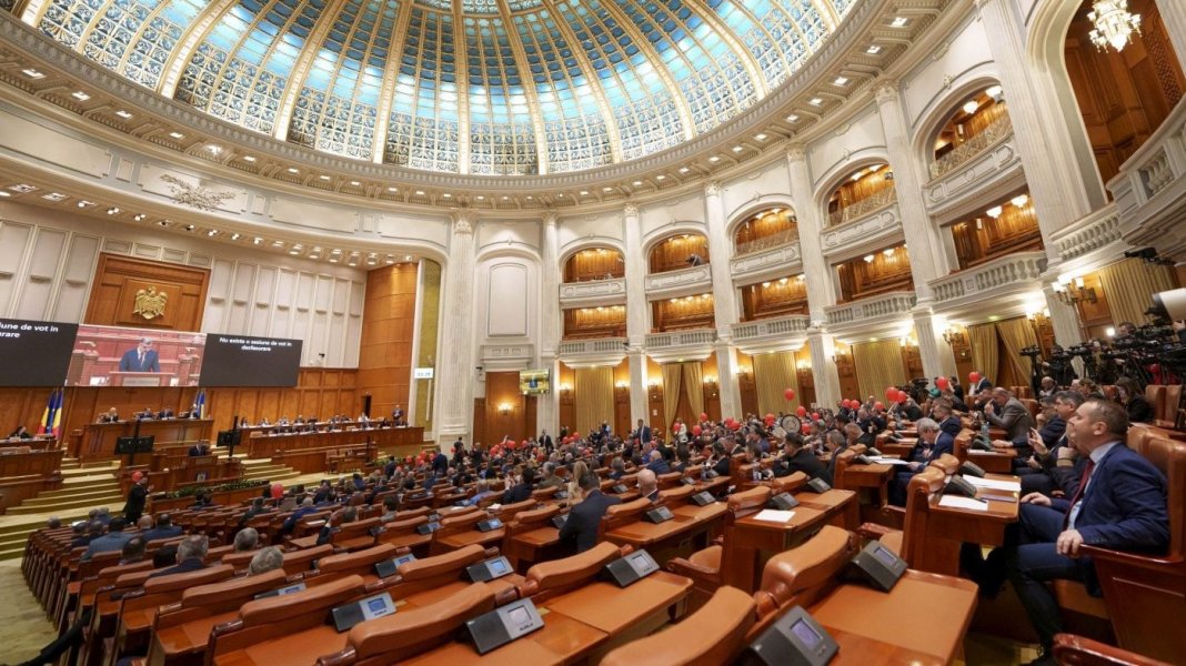 Ce s-a petrecut cu leul în urma moțiunilor de cenzură ce au condus la prăbușirea guvernelor în România