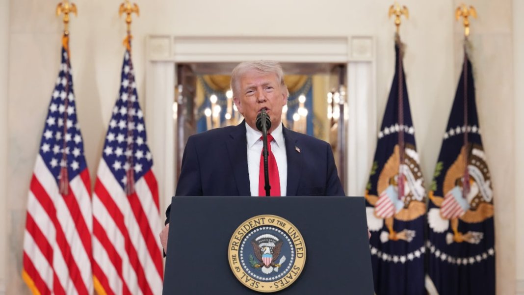 Donald Trump declară că numeroase tancuri petroliere din diverse colțuri ale lumii se îndreaptă către SUA pentru a cumpăra petrol american.