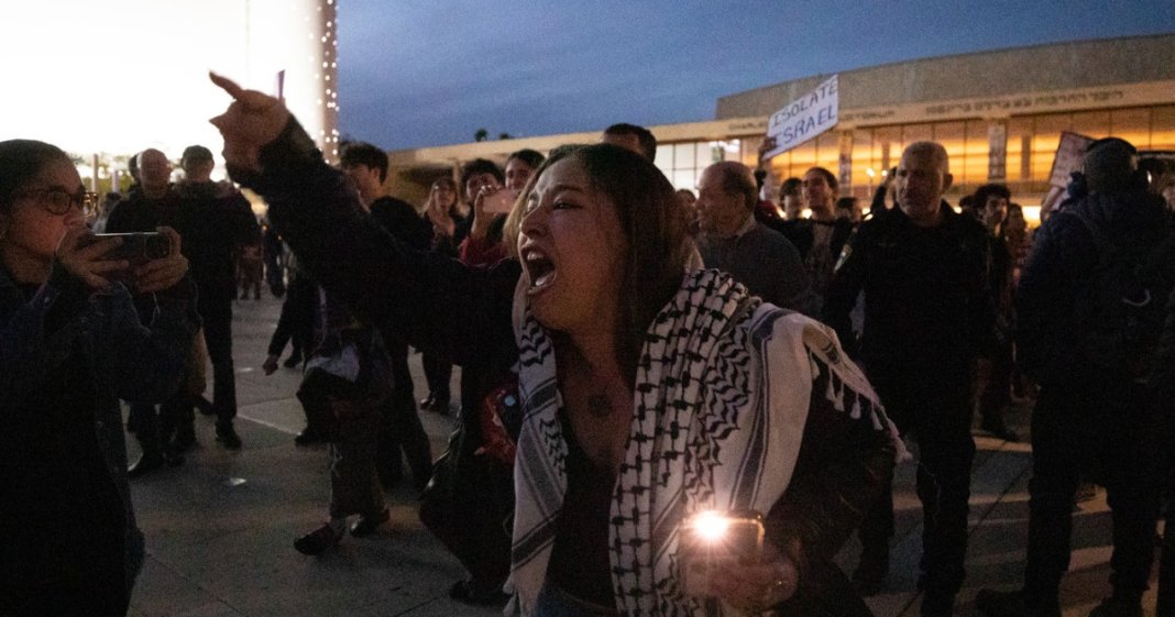 Proteste în Tel Aviv împotriva conflictului cu Iranul: „Nu atacați, discutați!”. Întâlniri violente cu...