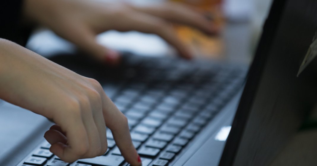 Reacția Ministerului Apărării în legătură cu informațiile despre zeci de adrese de e-mail ale Forțelor Aeriene...