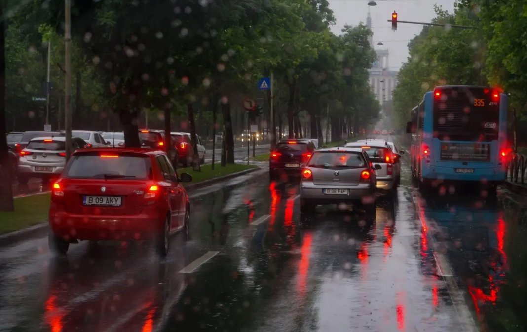 Temperaturi brusc variabile în București. Previziunea vremii până joi