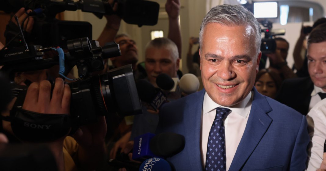 Adrian Veștea prezintă astăzi lista miniștrilor. Premierul desemnat continuă să caute voturile necesare și a cerut sprijin din partea AUR.