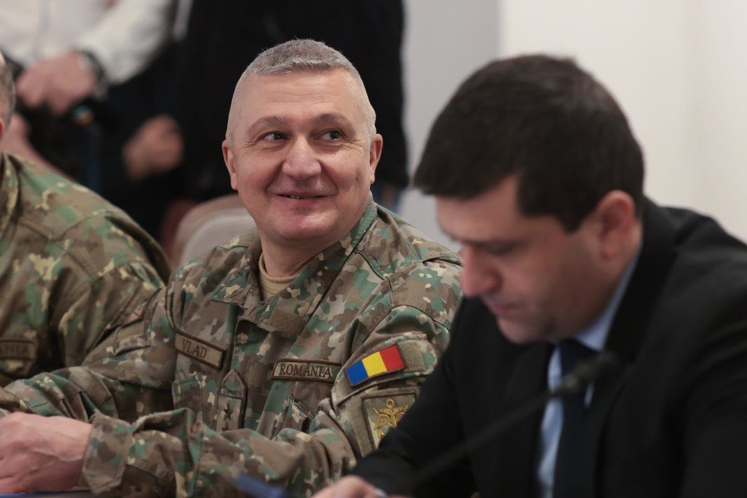 Reacția şefului Apărării după demararea urmăririi penale împotriva generalului Vlad: „O situație dificilă; vom evalua împreună cu președintele”