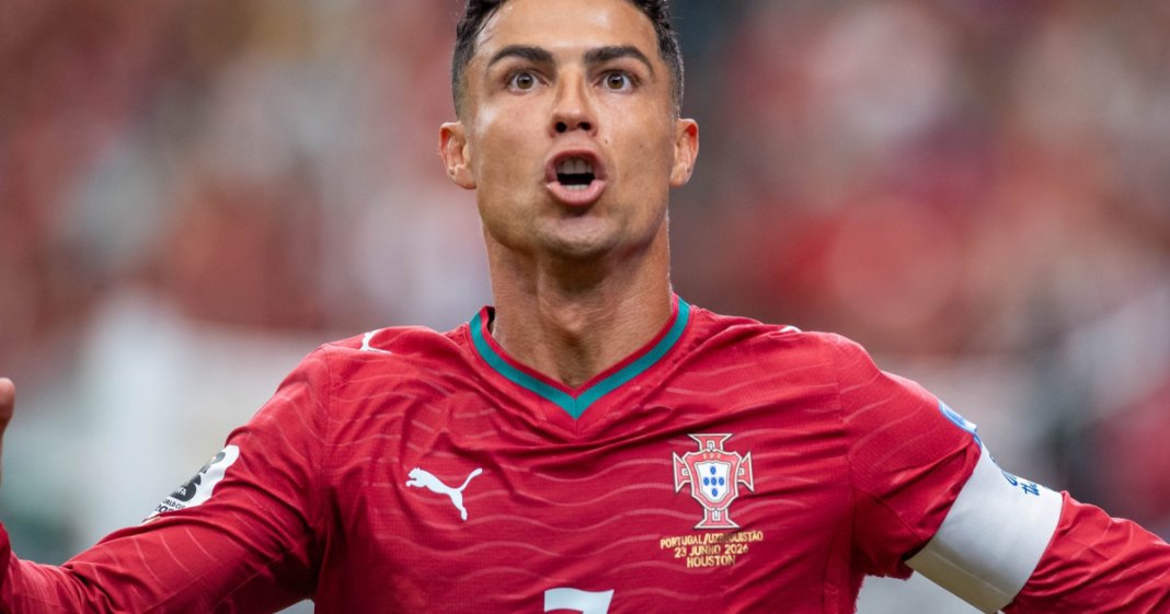 Reușita lui CR7 la CM 2026: Cristiano Ronaldo se transformă în primul jucător de fotbal din istorie care marchează în șase competiții...