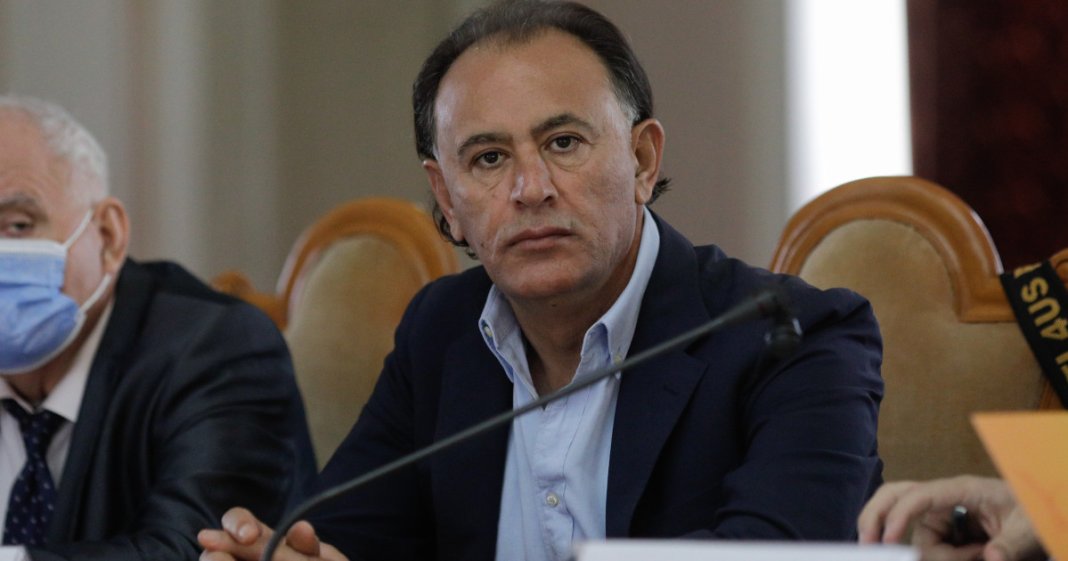 Un lider semnificativ al AUR susține că Simion ar fi avut conversații cu PSD referitor la posturi în guvernul Veștea. „Mi-a spus...