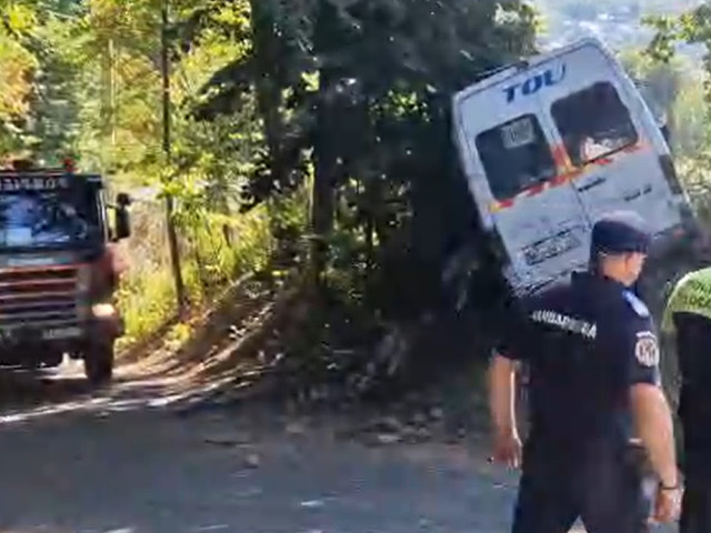 Accident serios cu microbuzul formației Dinamo 2: Adrian Ropotan rănit, o persoană a decedat. A fost activat Planul Roșu.