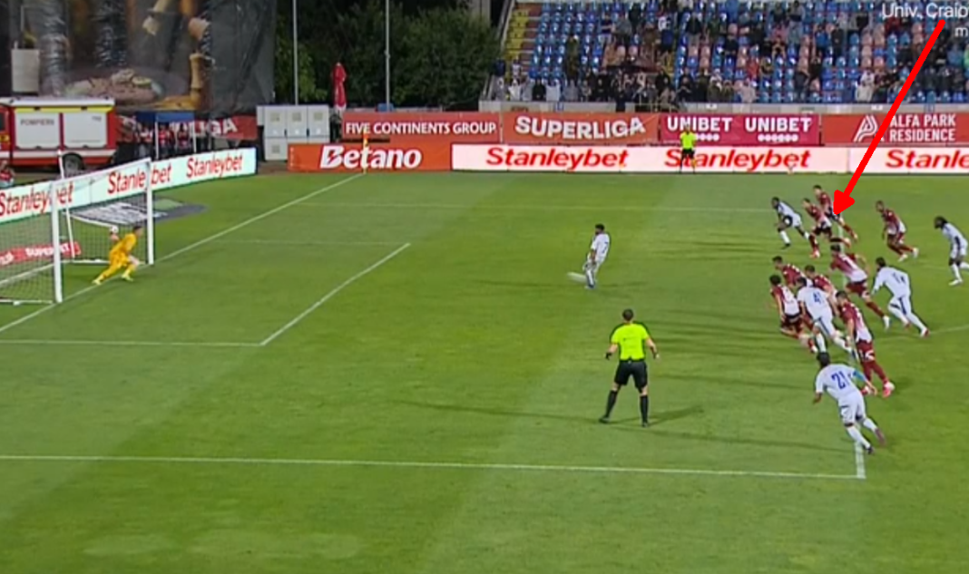 Haos complet la FC Botoșani - Rapid! Două decizii VAR, două eliminări și un penalty acordat după opt minute.