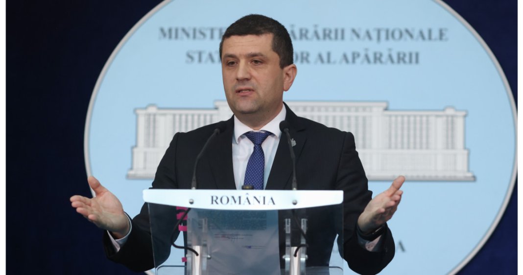 Miruță: „Două clădiri au fost construite ilegal la 100 de metri de un depozit de muniție”. 18 muncitori ai...