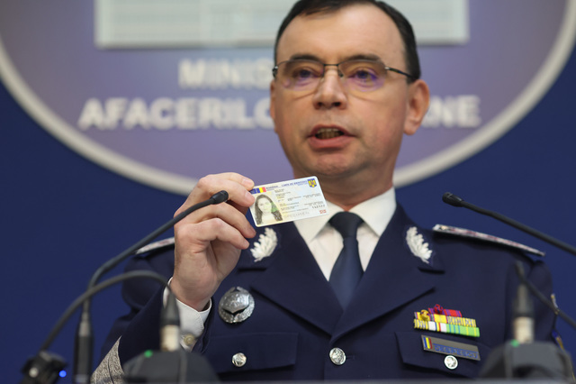 Decizie exclusivă referitoare la cartea electronică de identitate: Buletinele dotate cu cip vor fi distribuite fără costuri, sprijinite din PNRR, până la data de 29 august. Executivul nu a oferit încă resurse din PNRR pentru eliberarea gratuită a primului buletin.