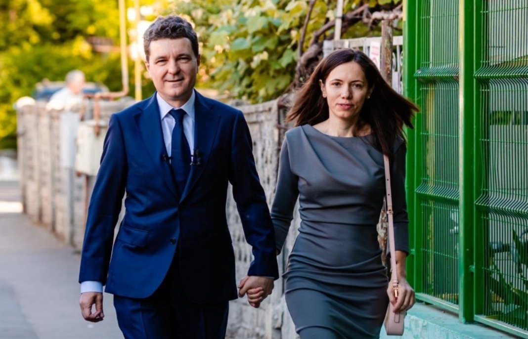 Mirabela Grădinaru, partenera lui Nicușor Dan, a dezvăluit declarația sa de avere.