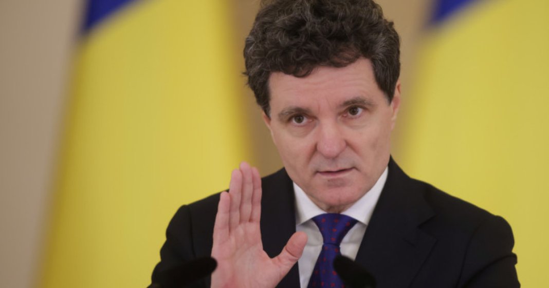Nicușor Dan contestă modificările aduse de PSD la legislația de decarbonizare: „Voi analiza cu cea mai mare...