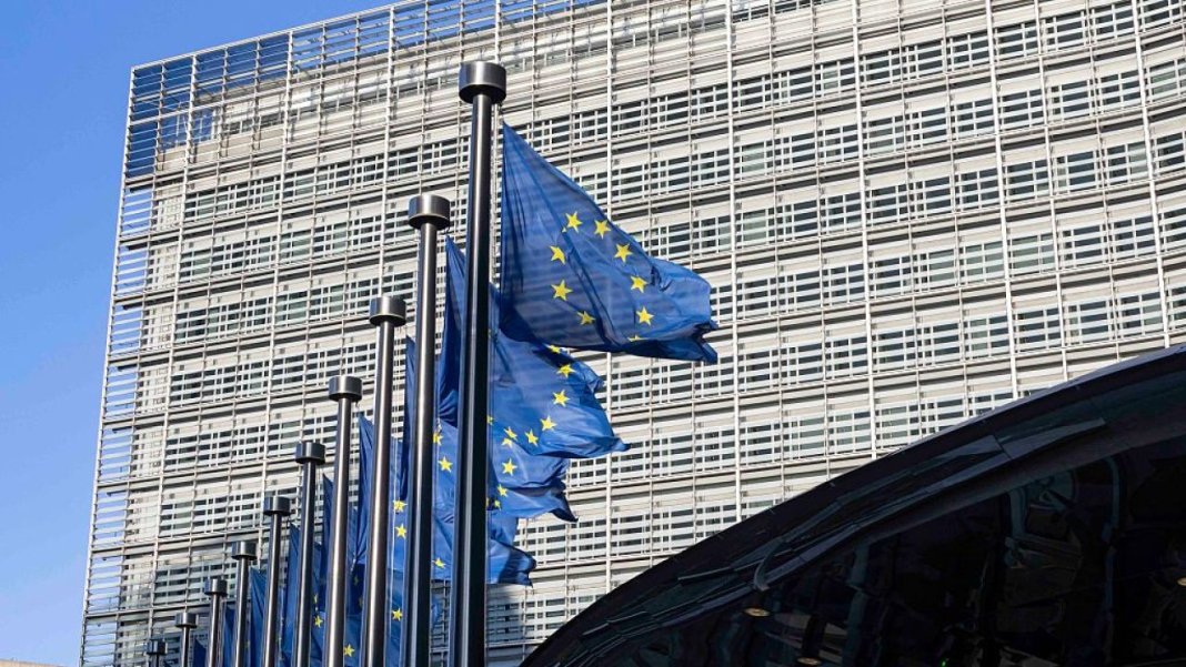 Reacția Comisiei Europene față de schimbările aduse de Parlament în legătură cu legea de decarbonizare: analiza efectelor asupra PNRR.