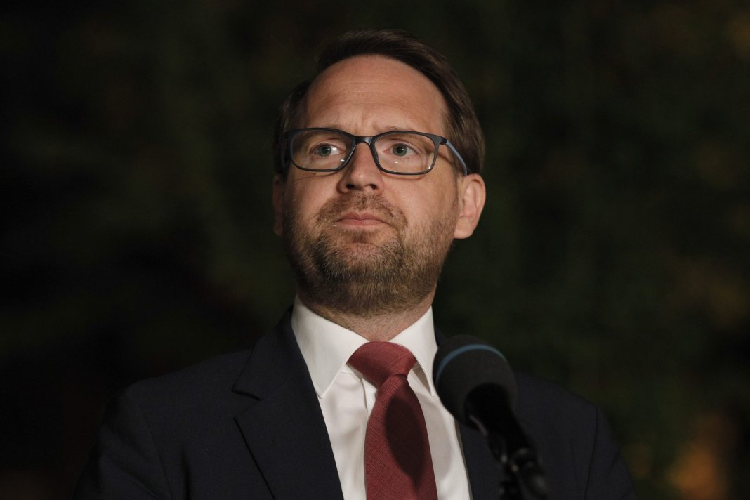 USR acuză CCR de „violare a Constituției”. Fritz: „Putem fi liniștiți: CCR-PSD a argumentat că sancțiunea nu se aplică mie, ci atribuțiilor mele”